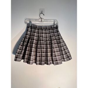 Grey Plaid Skirt | Size XS | W= 13 in | L= 15 in￼